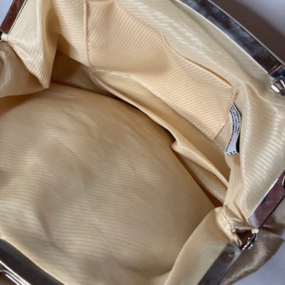 Champagne silk flower purse - Picture 5 of 6